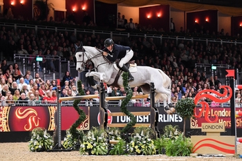 Matthew Sampson triumphs in the Turkish Airlines London Grand Prix at The London International Horse Show 2022 Matthew Sampson triumphs in the Turkish Airlines London Grand Prix at The London International Horse Show 2022